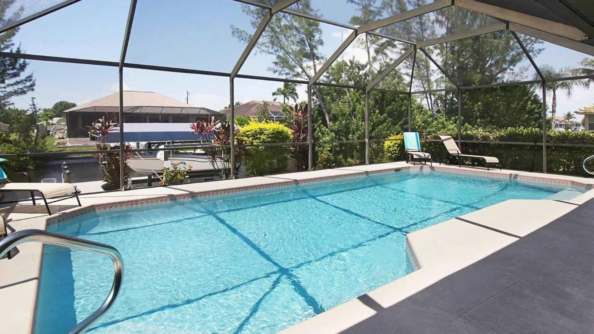 Electric-heated Pool On Gulf-access Canal With Bikes - Ellie Mona Cape Coral