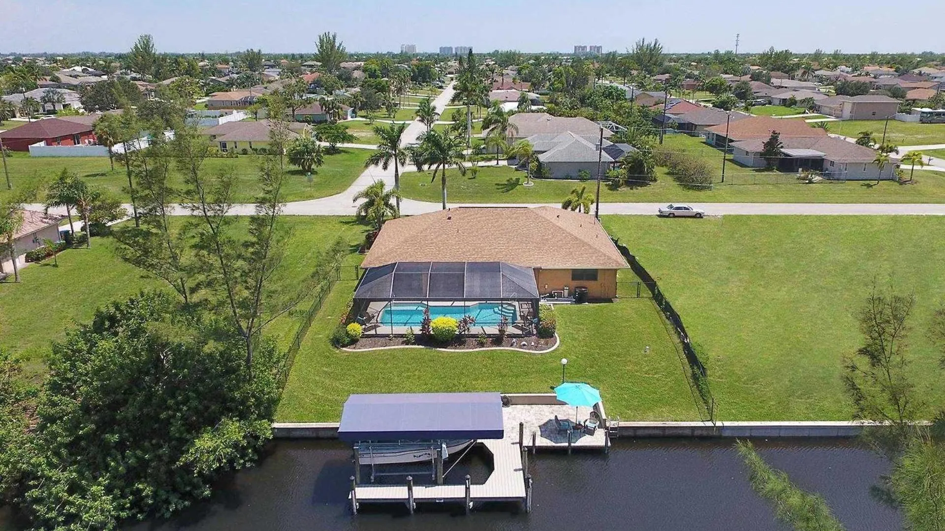 Electric-heated Pool On Gulf-access Canal With Bikes - Ellie Mona * Cape Coral