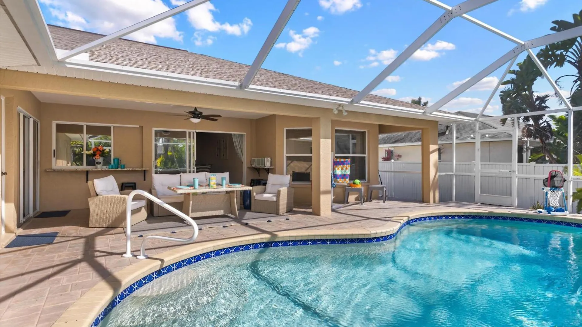 Fenced Modern With Electric-heated Pool - Great For Families! - Avery Villa *