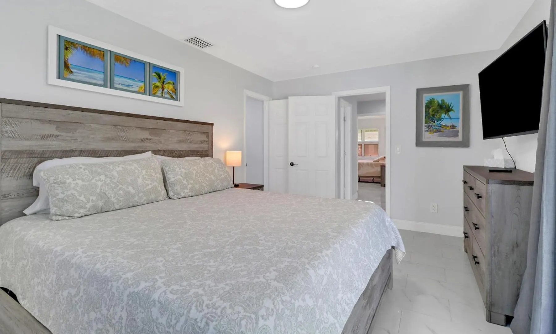 Palm Tree Oasis-3 Bedroom With Private Pool, Dog Friendly Holiday home