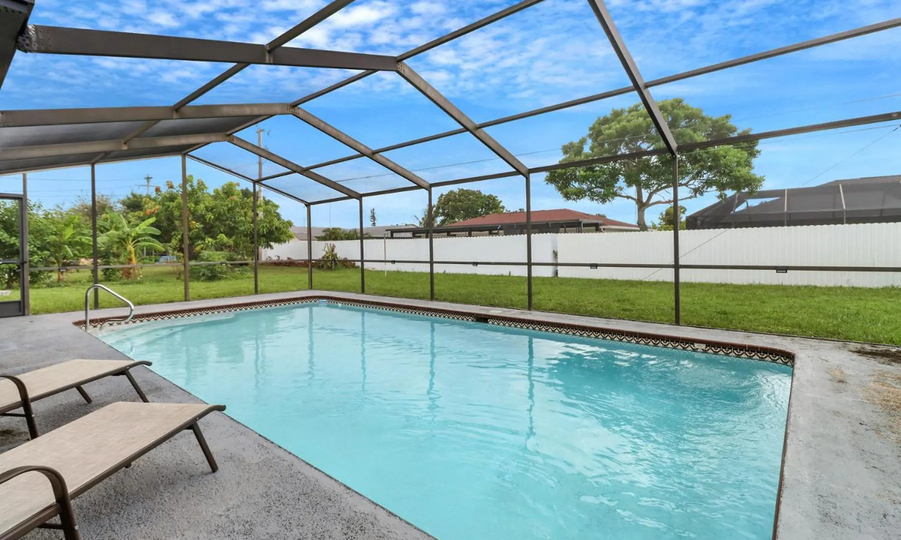 Palm Tree Oasis-3 Bedroom With Private Pool, Dog Friendly