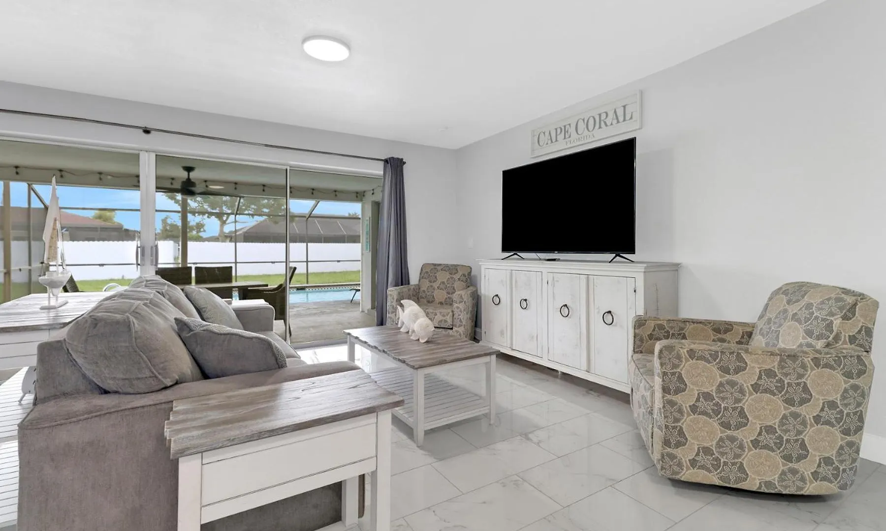 Palm Tree Oasis-3 Bedroom With Private Pool, Dog Friendly Holiday home