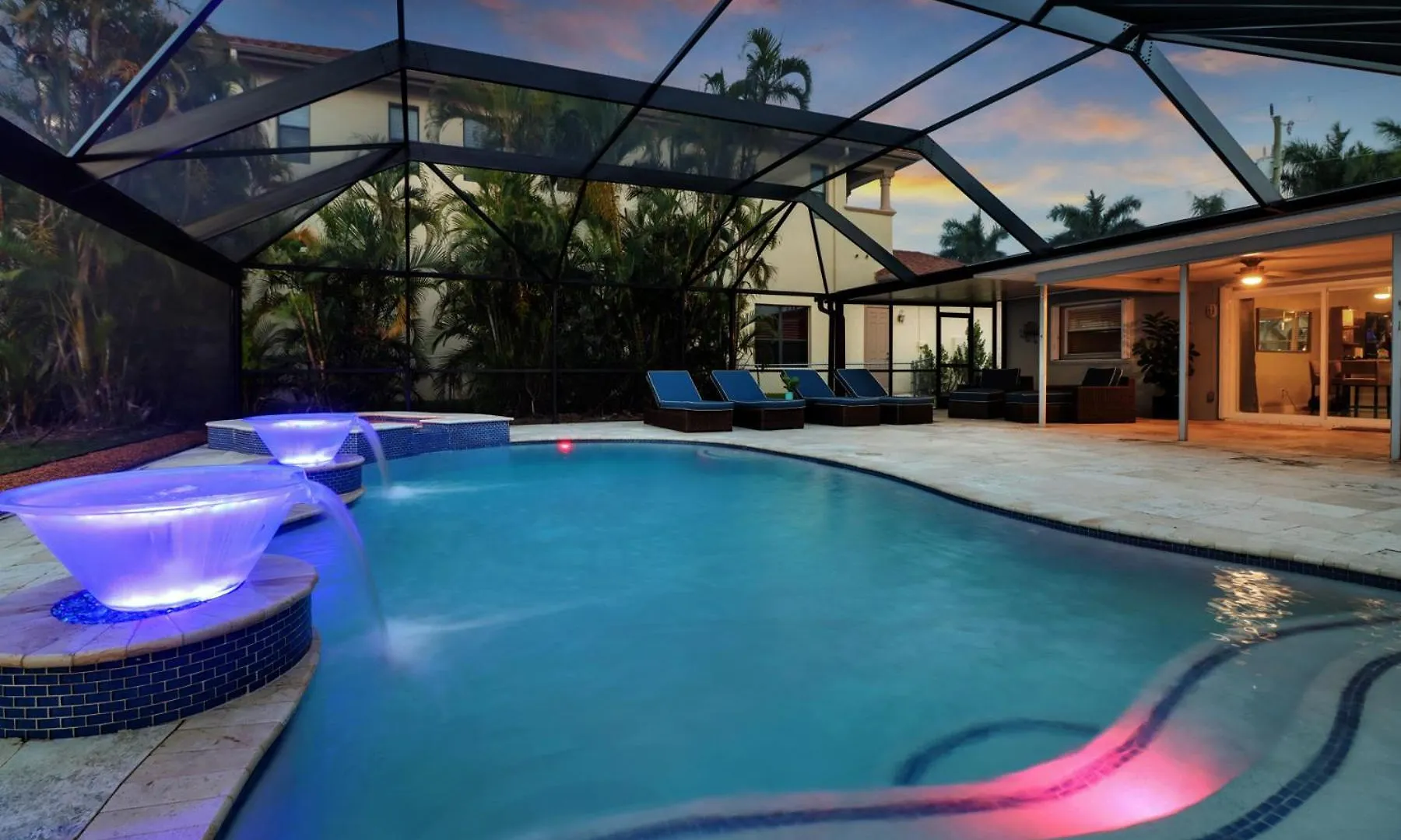 Holiday home Neptunes Villa-canalfront, Heated Pool, Outdoor Kitchen, Tiki Hut Cape Coral