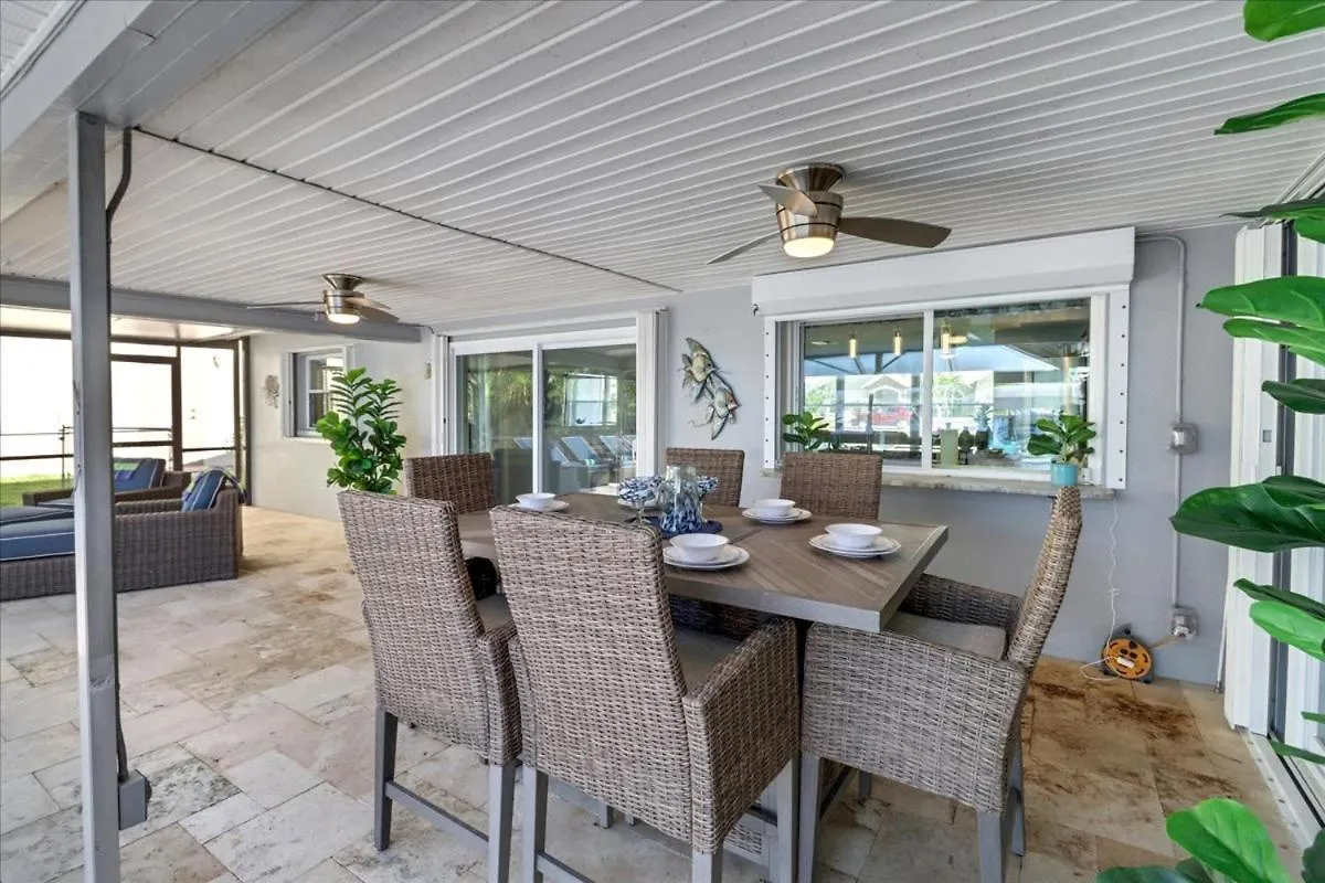 Holiday home Neptunes Villa-canalfront, Heated Pool, Outdoor Kitchen, Tiki Hut *