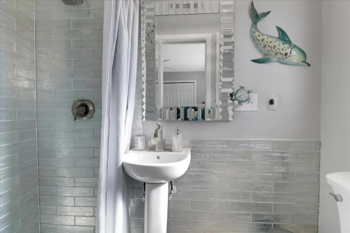 Holiday home Neptunes Villa-canalfront, Heated Pool, Outdoor Kitchen, Tiki Hut