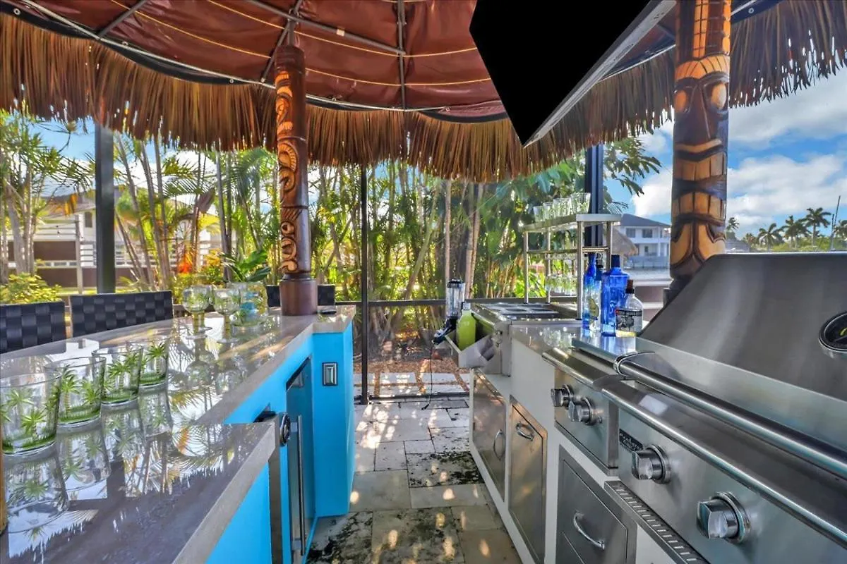 Holiday home Neptunes Villa-canalfront, Heated Pool, Outdoor Kitchen, Tiki Hut *