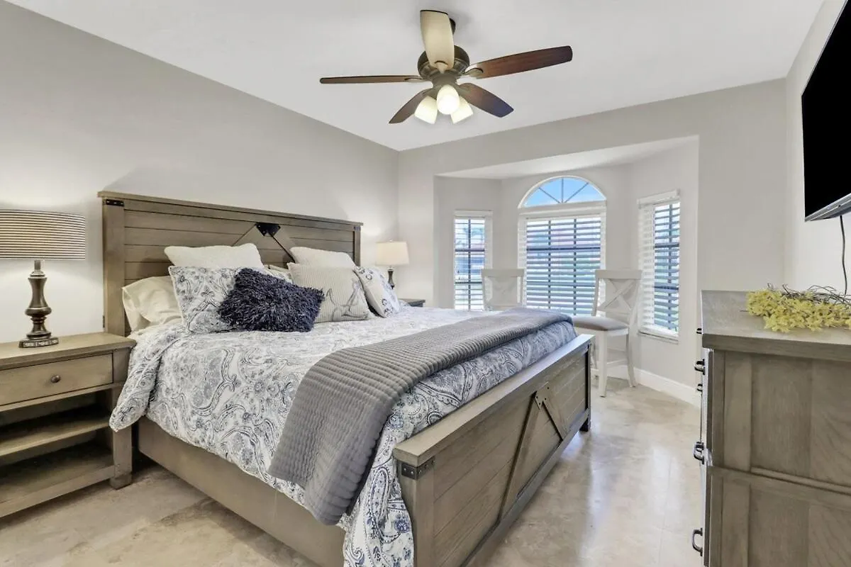 Cape Escape-canalfront, Dock, Gulf Access, Pool, Spa, Lanai, *