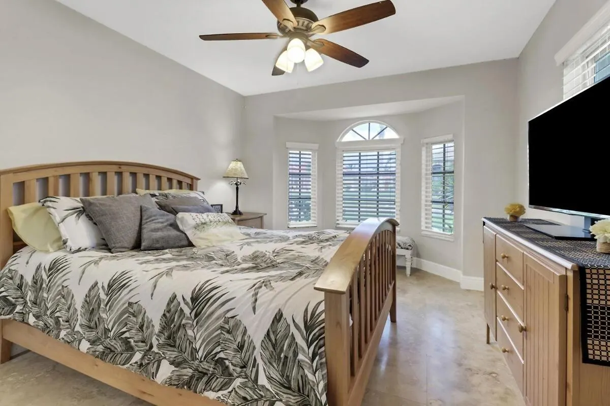 Holiday home Cape Escape-canalfront, Dock, Gulf Access, Pool, Spa, Lanai, *