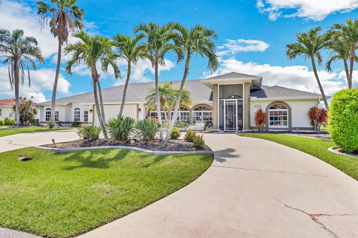 Cape Escape-canalfront, Dock, Gulf Access, Pool, Spa, Lanai, Holiday home *