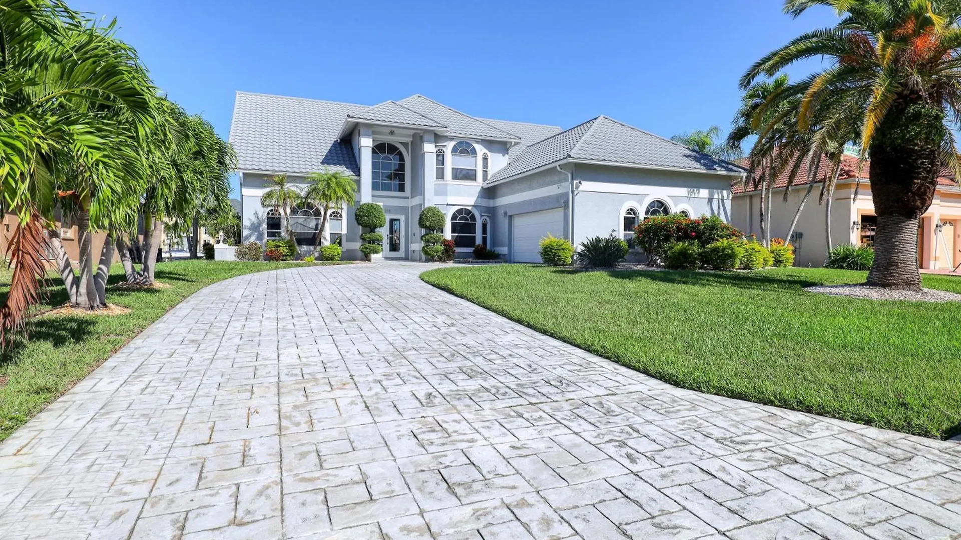 Luxury Waterfront Direct Gulf Access * Cape Coral