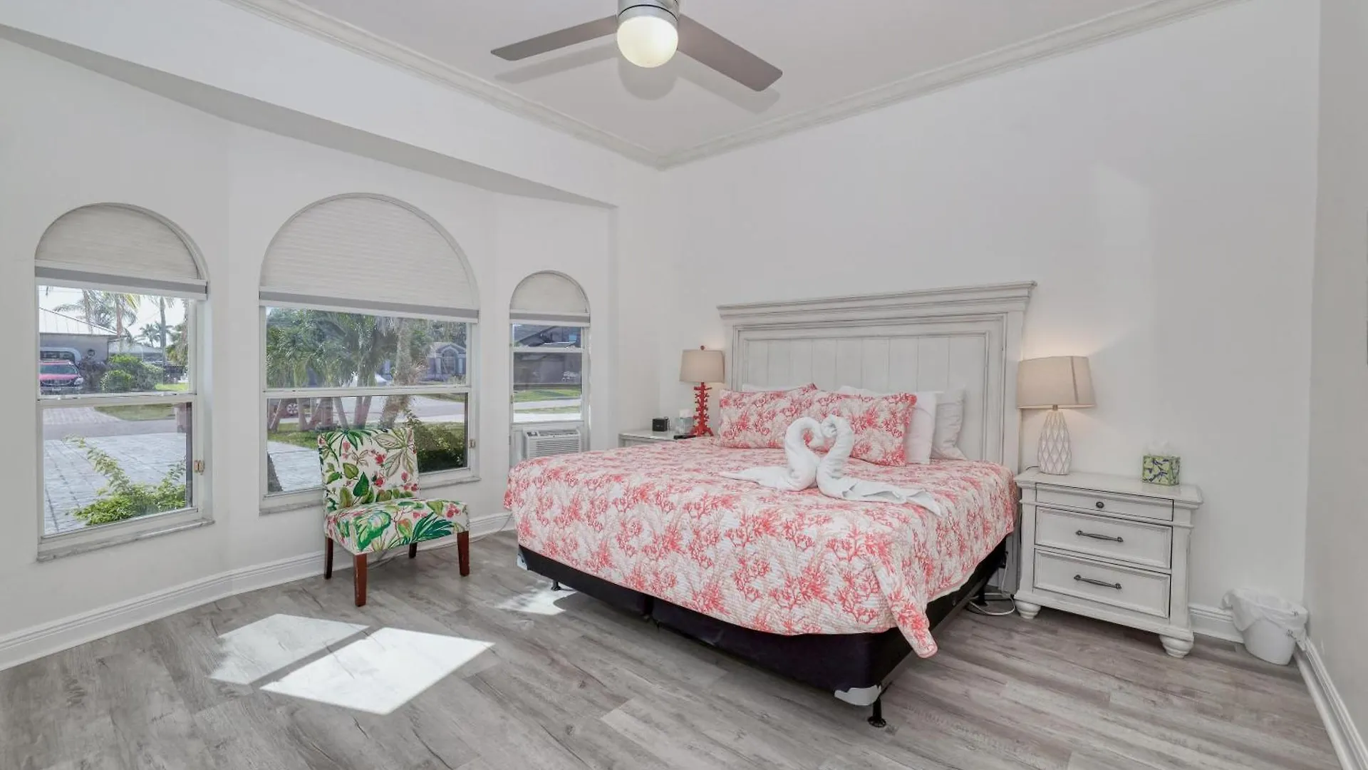 Luxury Waterfront Direct Gulf Access * Cape Coral