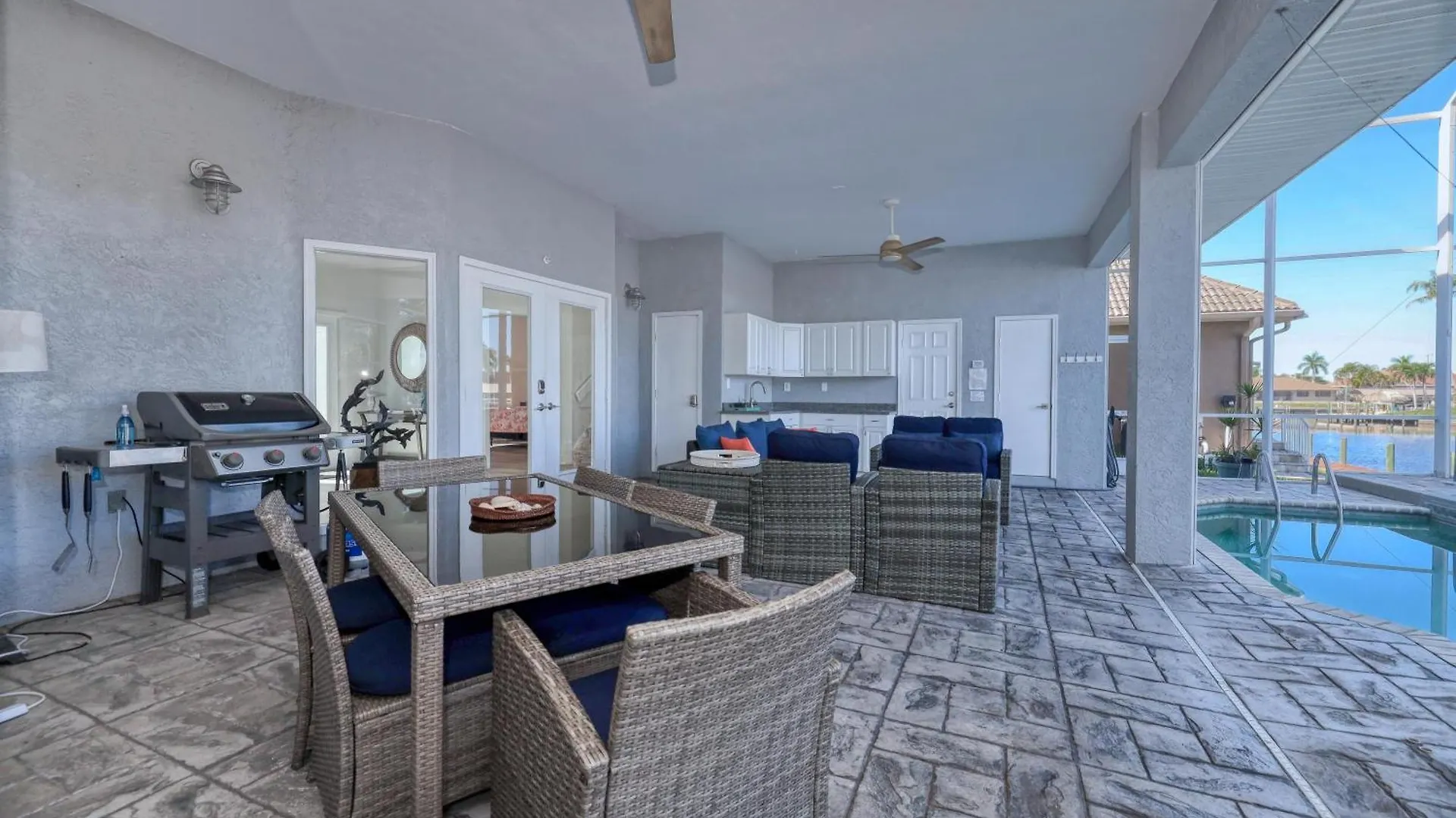 Luxury Waterfront Direct Gulf Access * Cape Coral