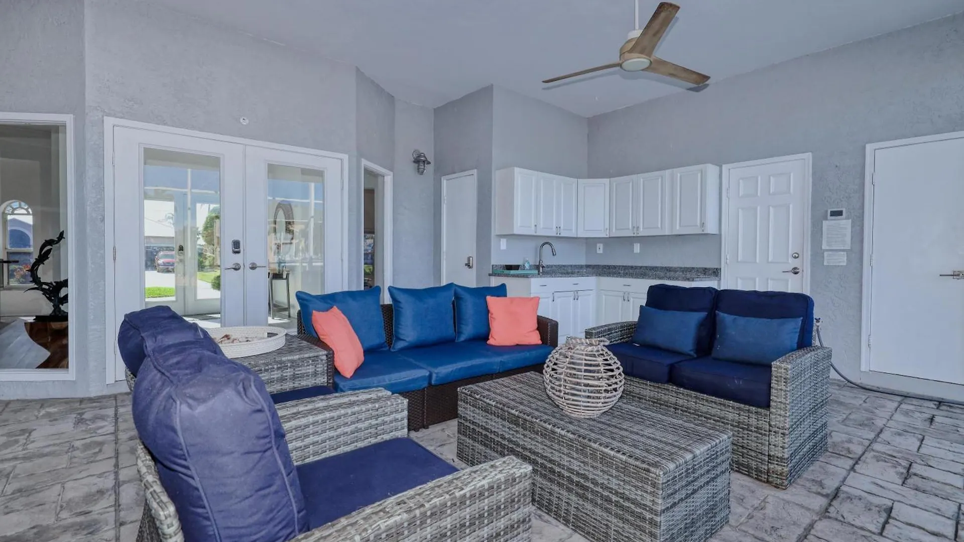 Luxury Waterfront Direct Gulf Access Holiday home *