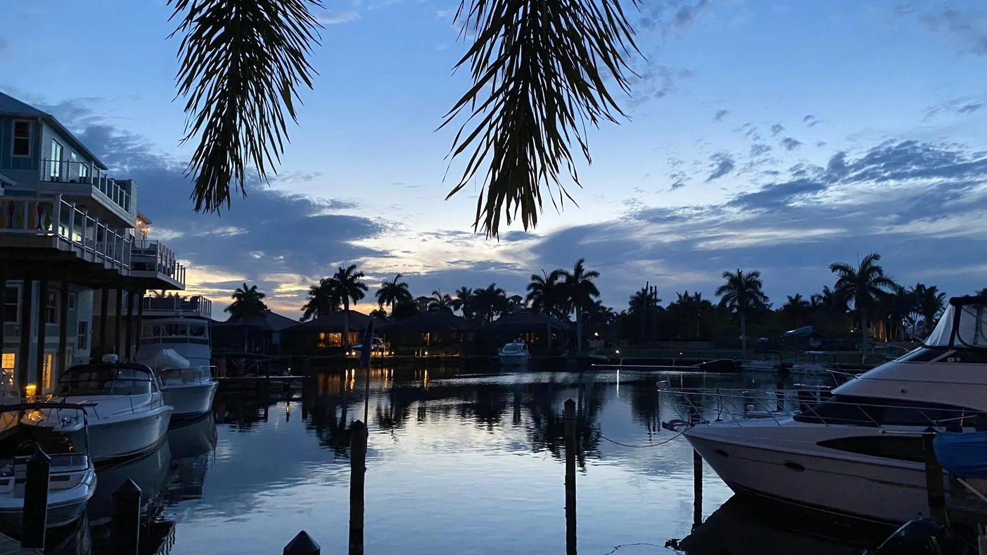 Beautiful Marina View Apartment *