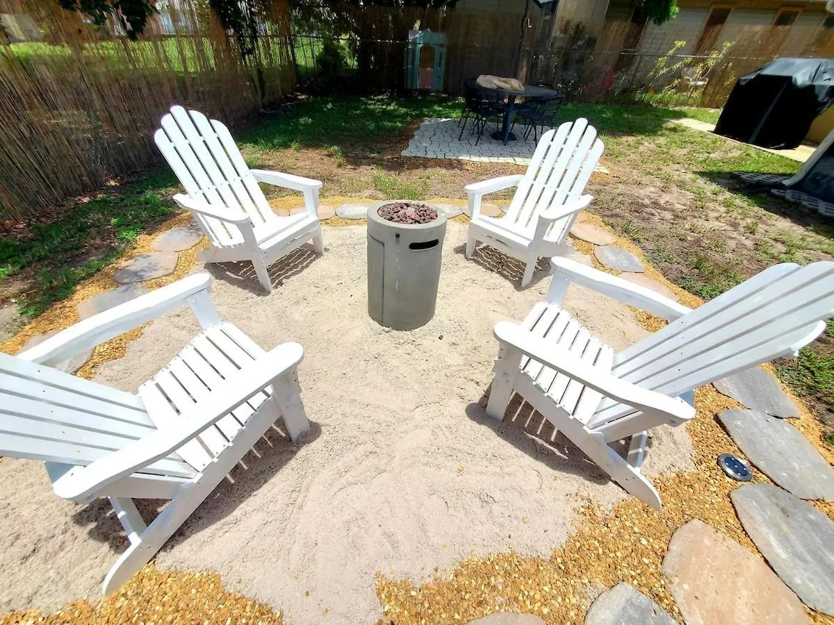 Coastal Charm Cozy Private In Cape Coral