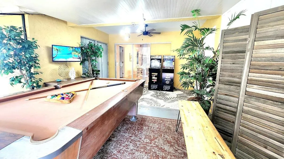 Coastal Charm Cozy Private In Cape Coral
