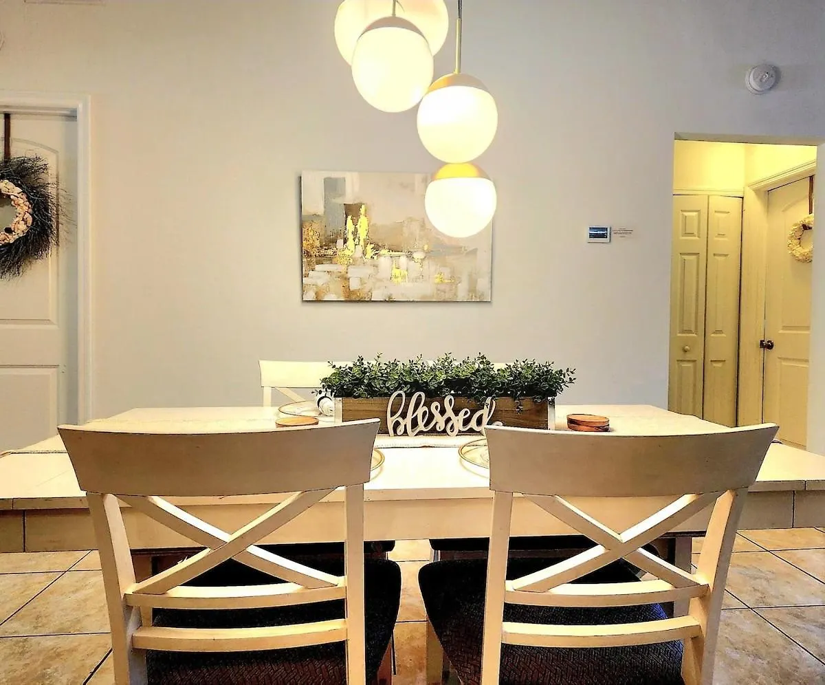 Coastal Charm Cozy Private In Cape Coral