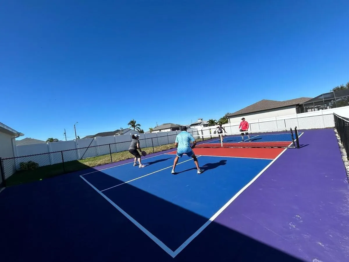 Holiday home 4br 3ba Cape House-pickleball Court-pool-hot Tub Cape Coral