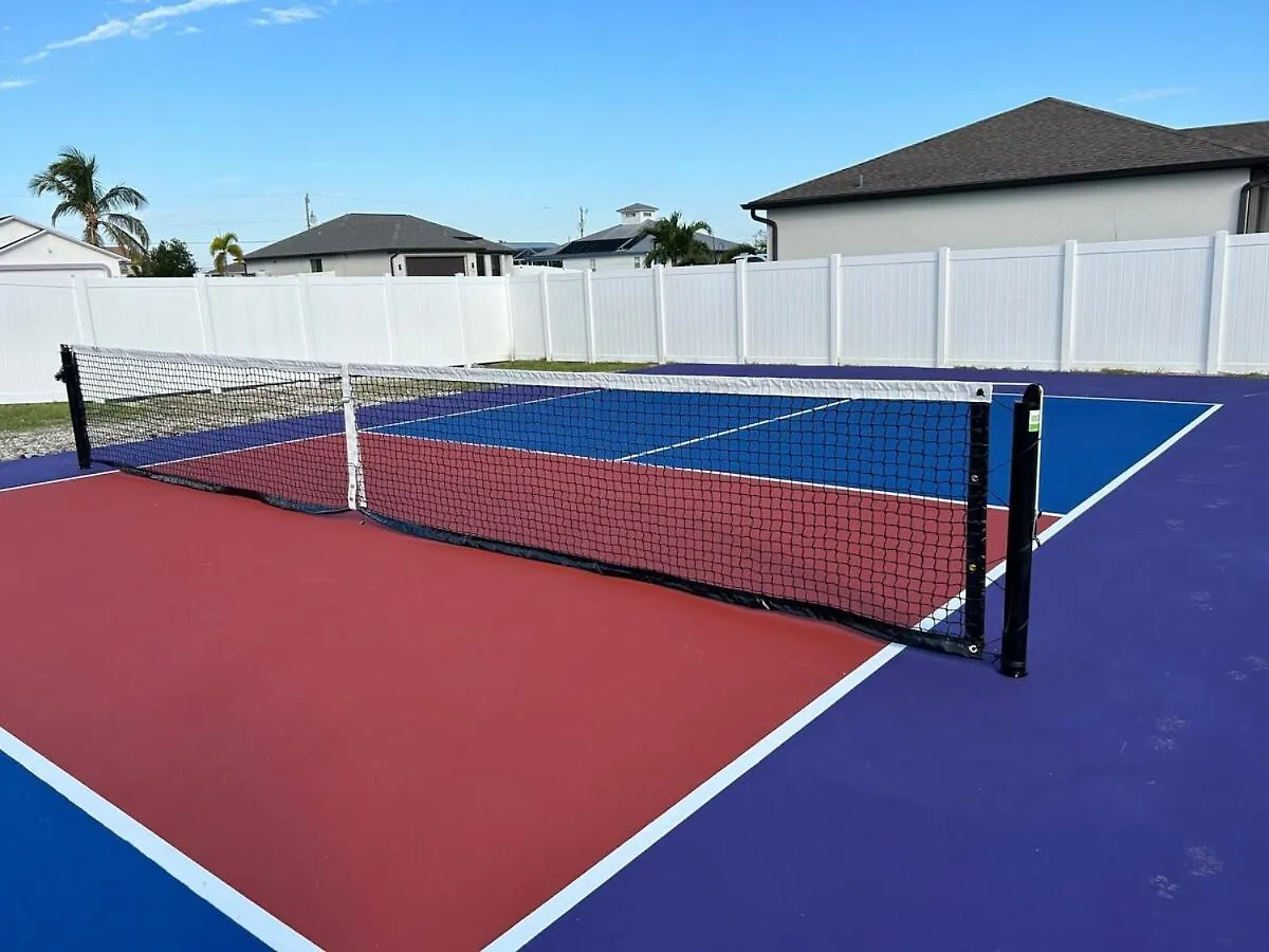 Holiday home 4br 3ba Cape House-pickleball Court-pool-hot Tub Cape Coral