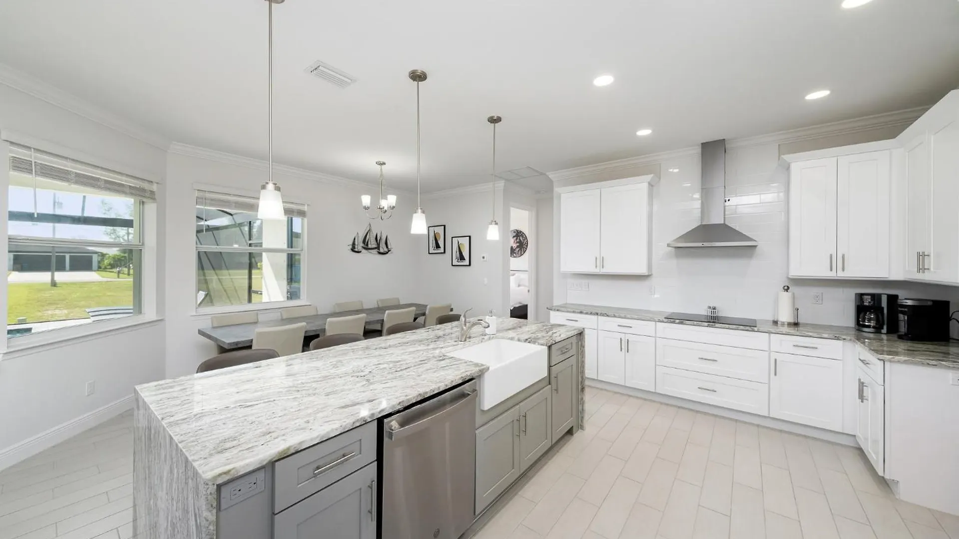 Villa 2 King Ensuite Bedrooms, Great Coastal Getaway Cape Coral