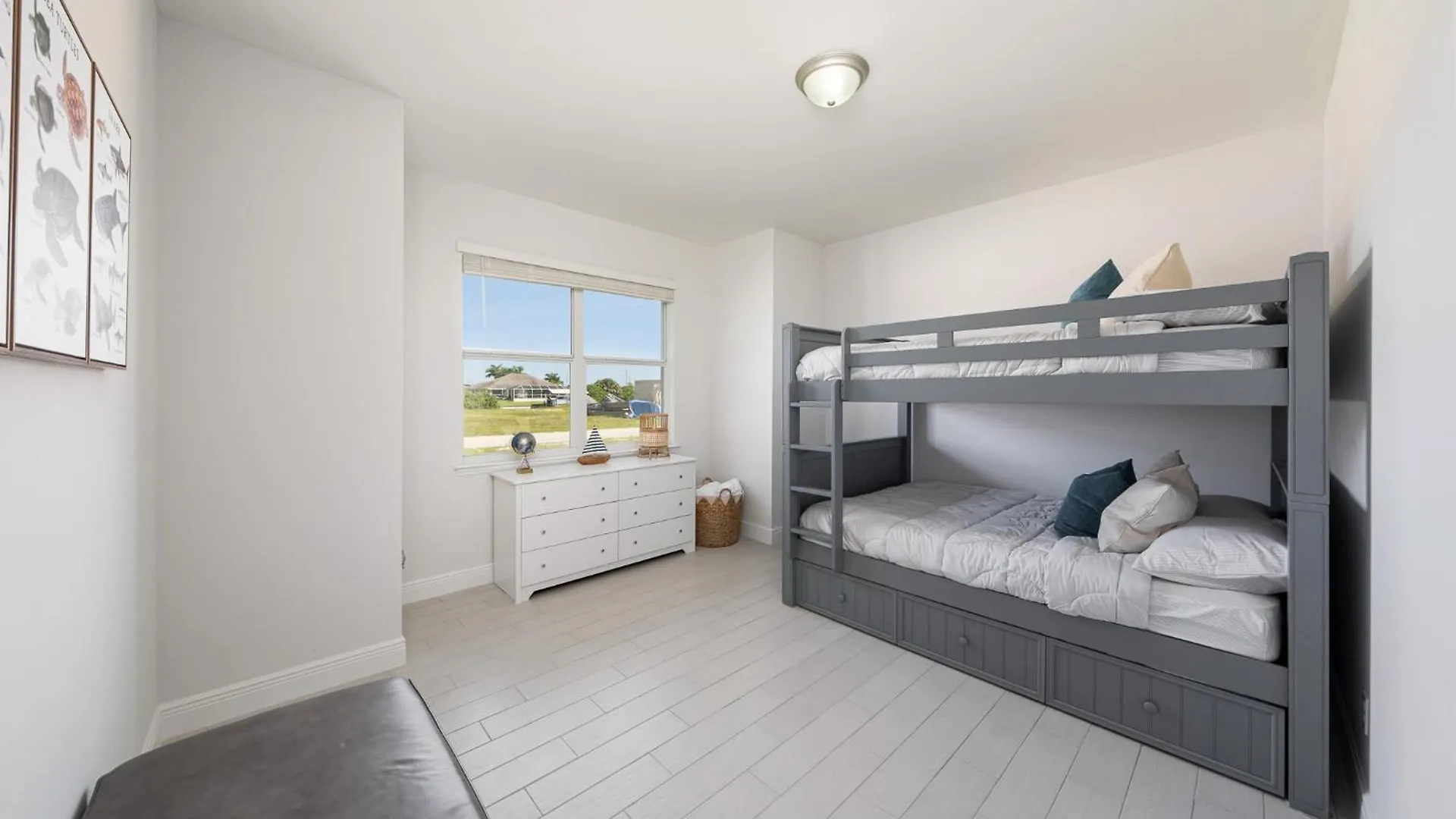2 King Ensuite Bedrooms, Great Coastal Getaway Villa Cape Coral