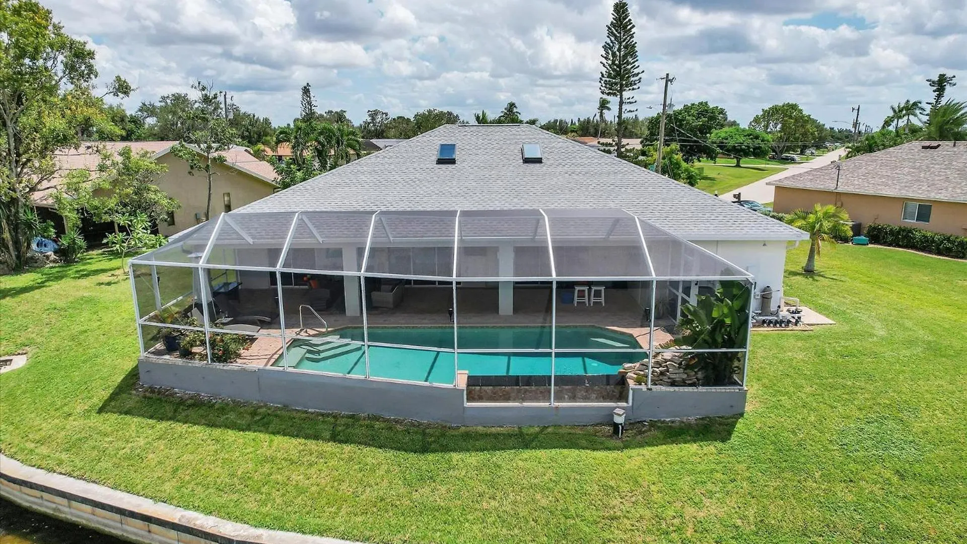 Holiday home Private Pool On Canal 3br Cape Coral