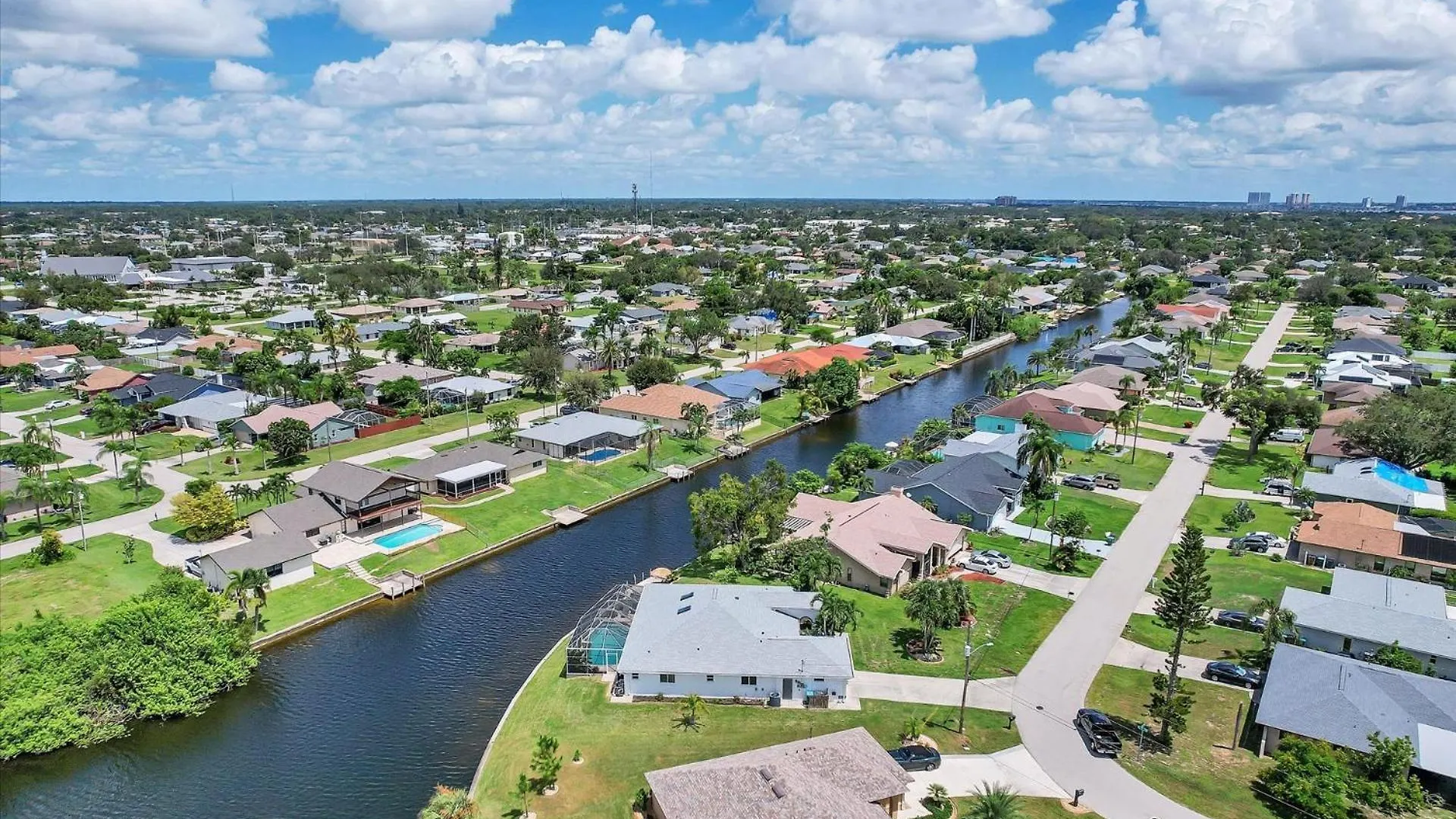 Private Pool On Canal 3br Cape Coral