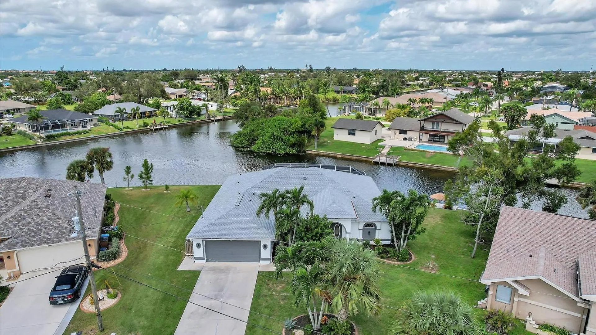 Private Pool On Canal 3br *