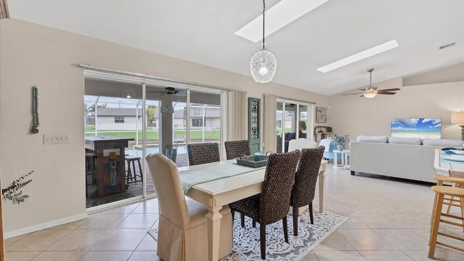 Private Pool On Canal 3br *