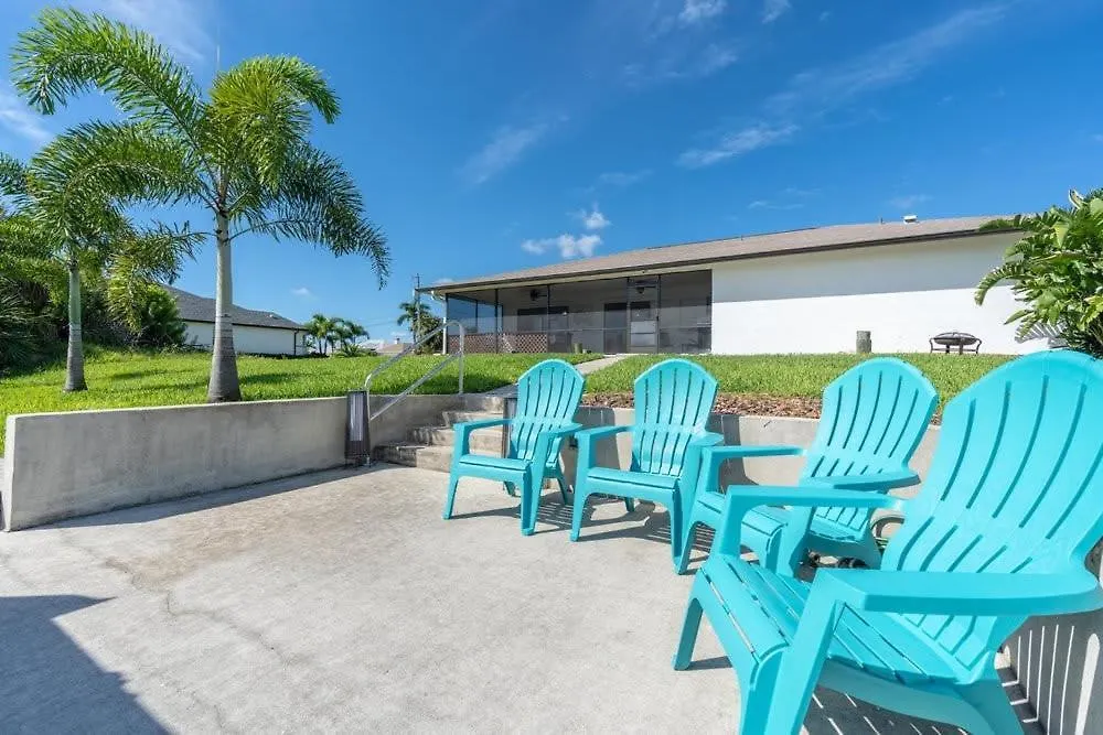 Canal Waterfront Serenity Retreat * Cape Coral
