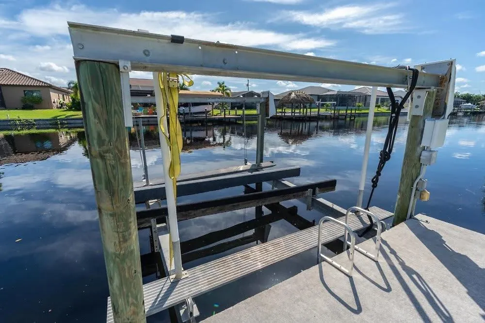 Holiday home Canal Waterfront Serenity Retreat