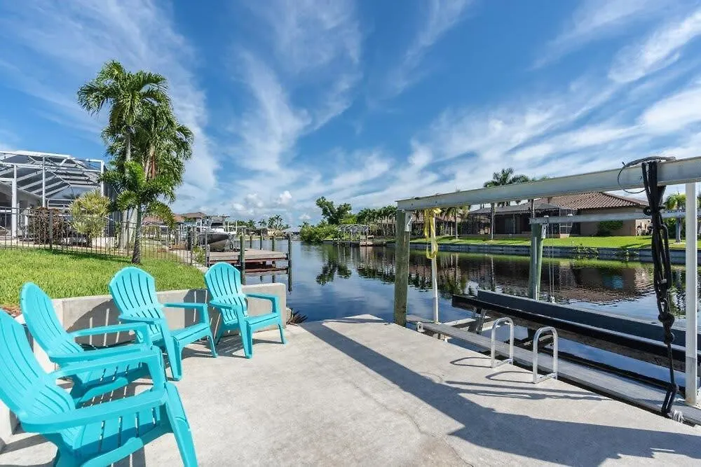 Holiday home Canal Waterfront Serenity Retreat *