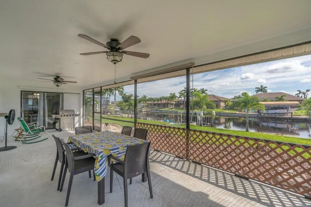 Canal Waterfront Serenity Retreat *