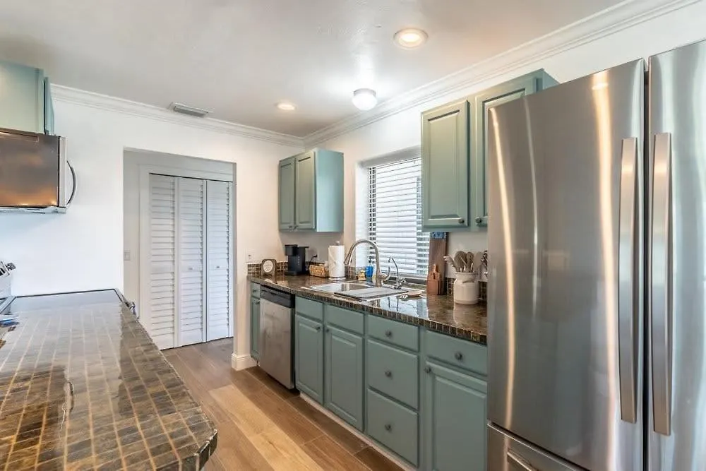 Canal Waterfront Serenity Retreat * Cape Coral
