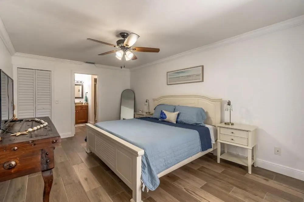 Holiday home Canal Waterfront Serenity Retreat