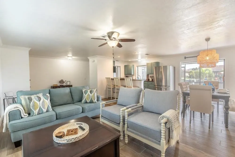 Canal Waterfront Serenity Retreat Holiday home