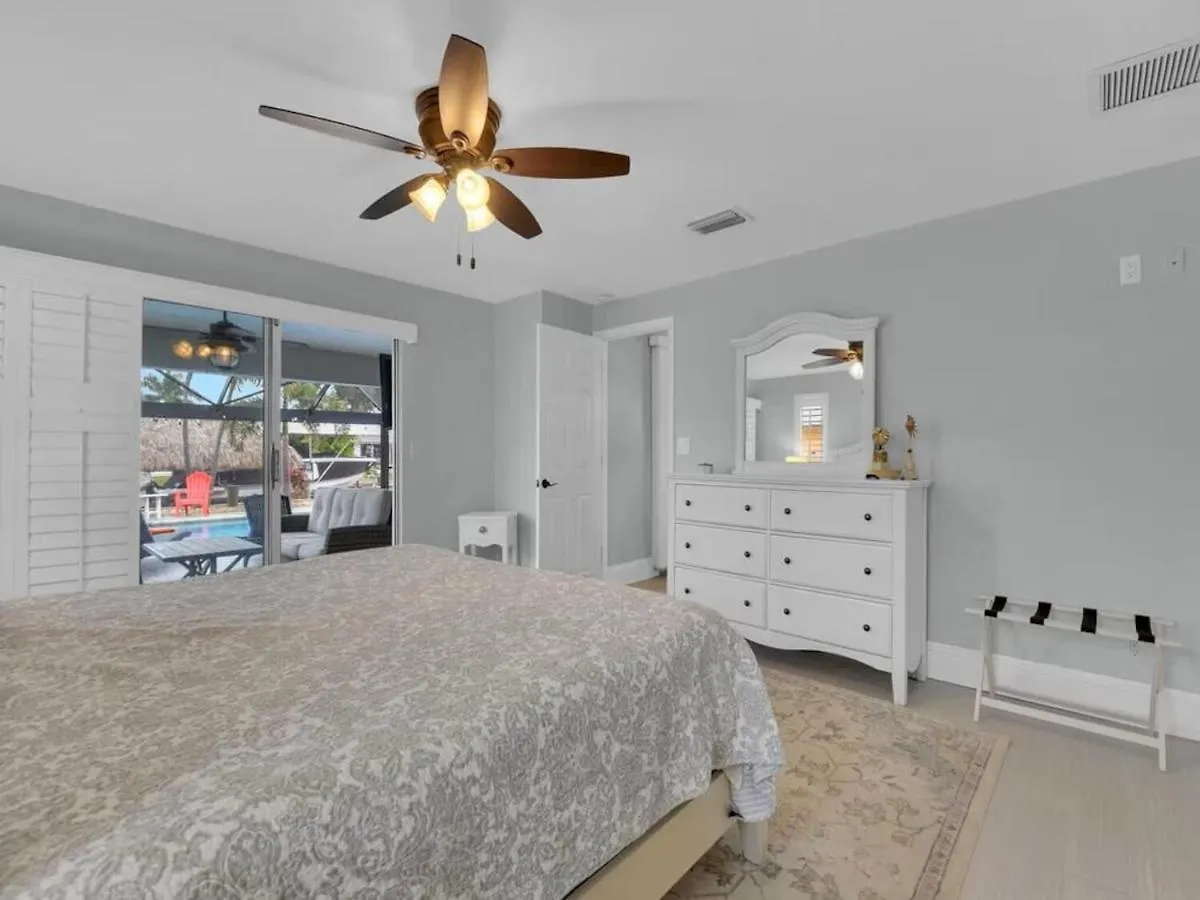 Heated Pool, Gulf Access, Dock, Tiki Hut - The Lucky Pelican - Roelens Holiday home *