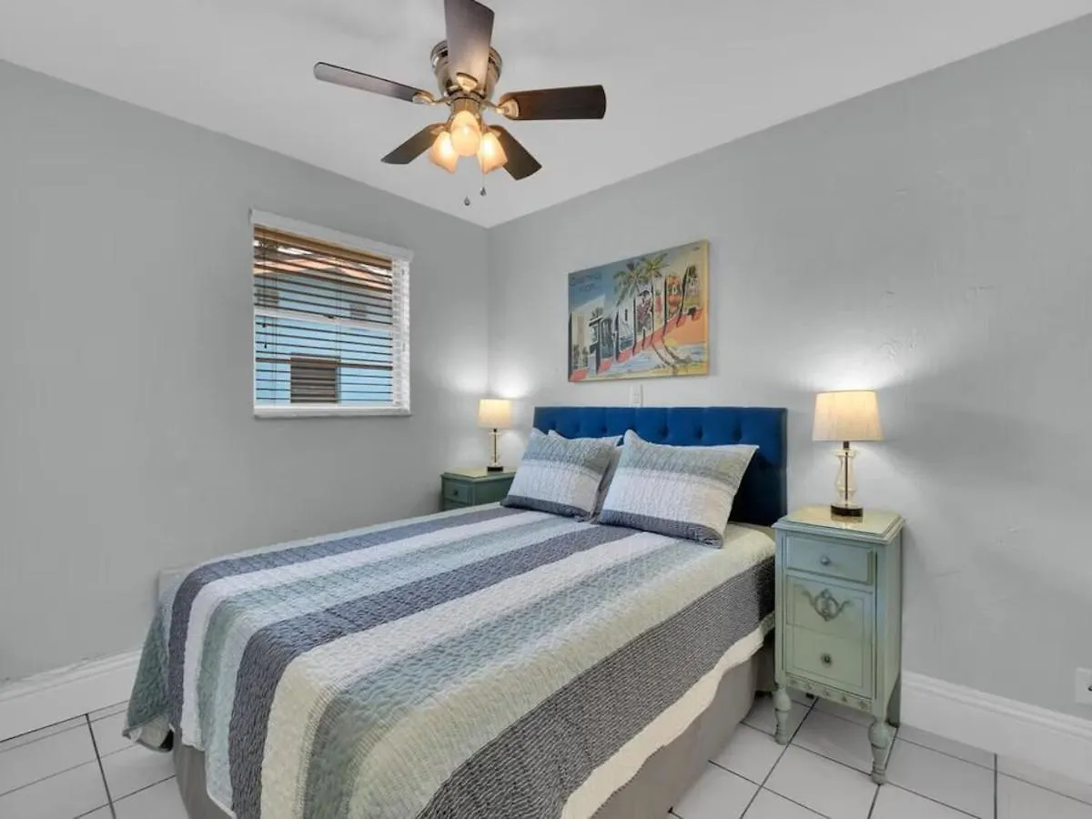 Heated Pool, Gulf Access, Dock, Tiki Hut - The Lucky Pelican - Roelens Cape Coral