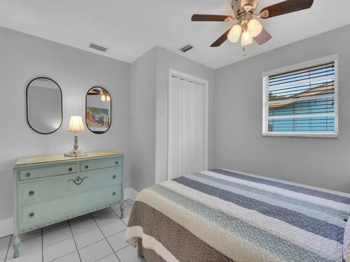 Heated Pool, Gulf Access, Dock, Tiki Hut - The Lucky Pelican - Roelens * Cape Coral