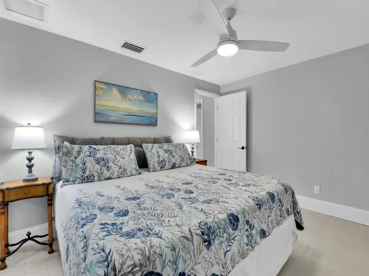 Heated Pool, Gulf Access, Dock, Tiki Hut - The Lucky Pelican - Roelens