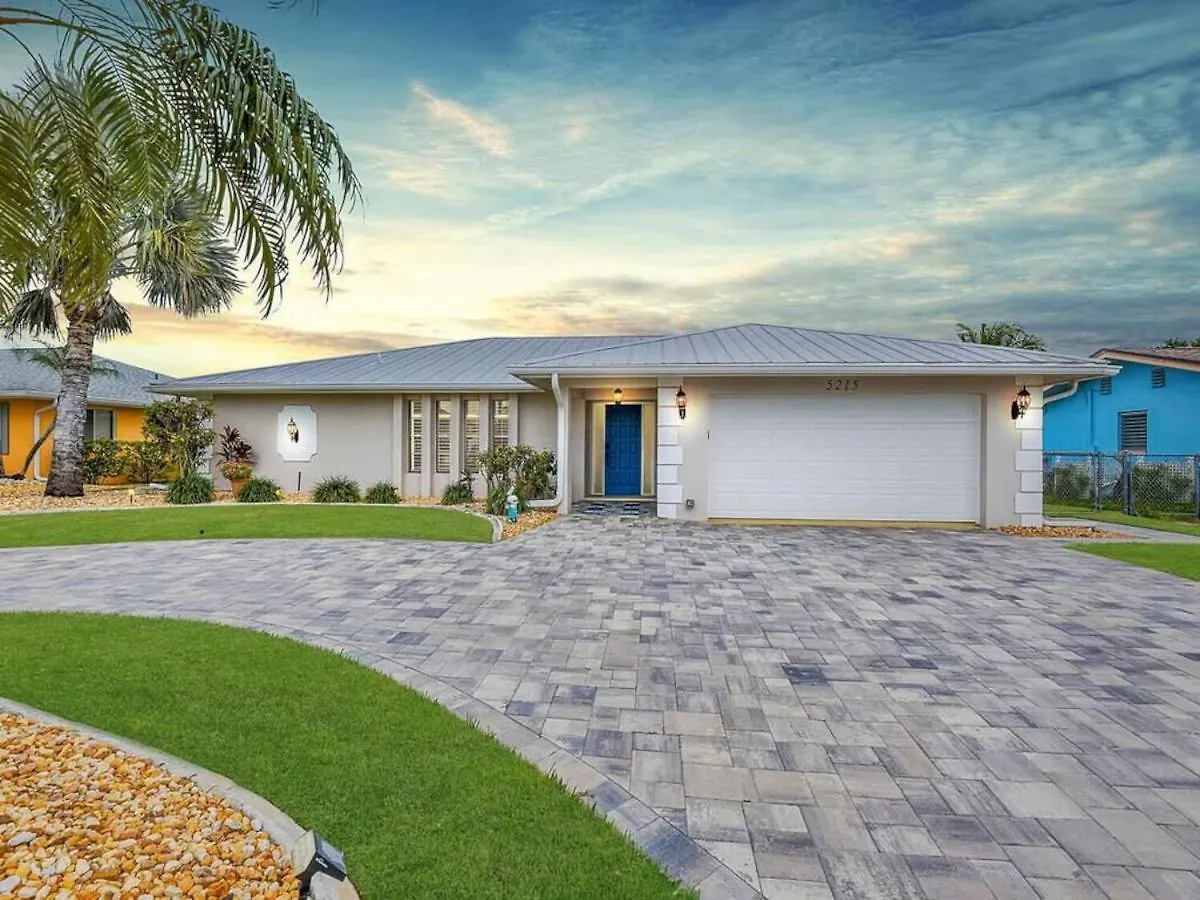 Holiday home Heated Pool, Gulf Access, Dock, Tiki Hut - The Lucky Pelican - Roelens