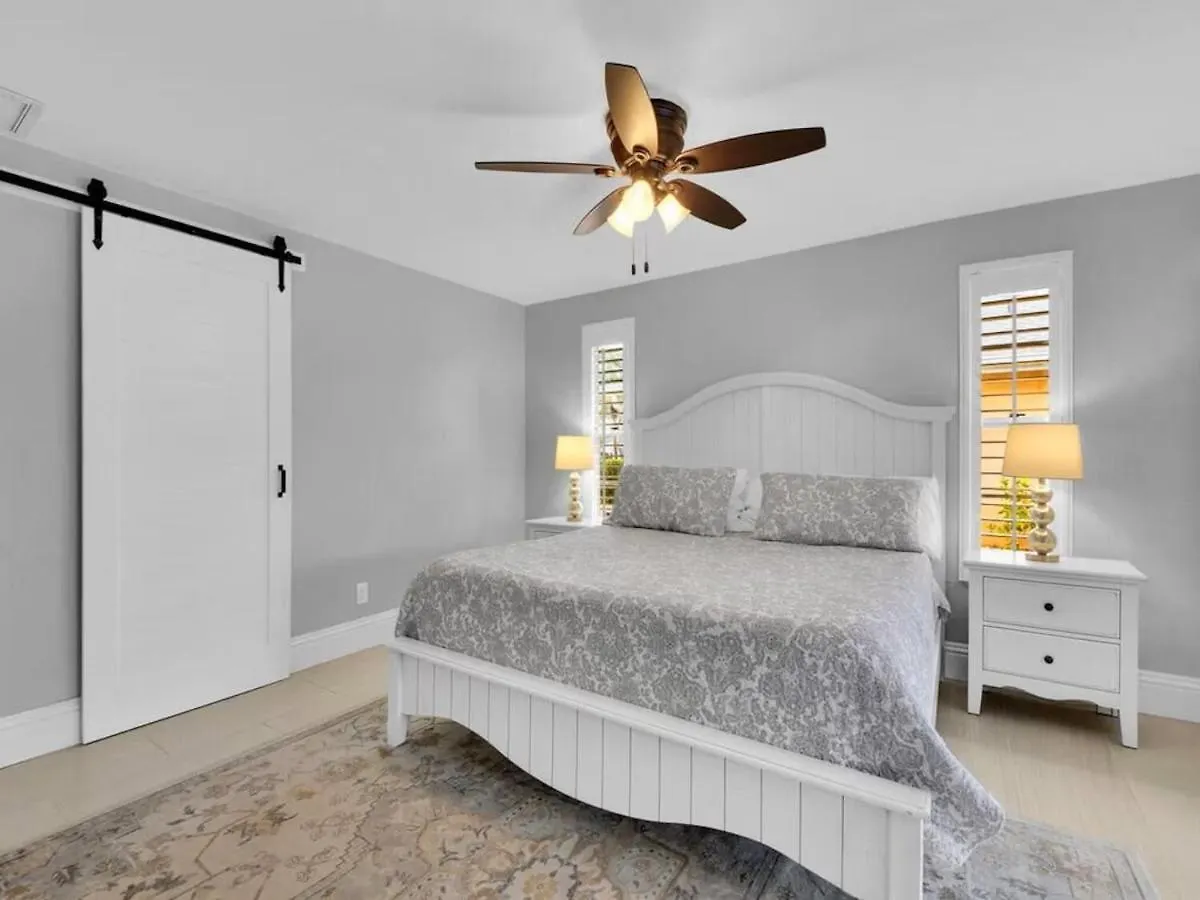 Holiday home Heated Pool, Gulf Access, Dock, Tiki Hut - The Lucky Pelican - Roelens Cape Coral
