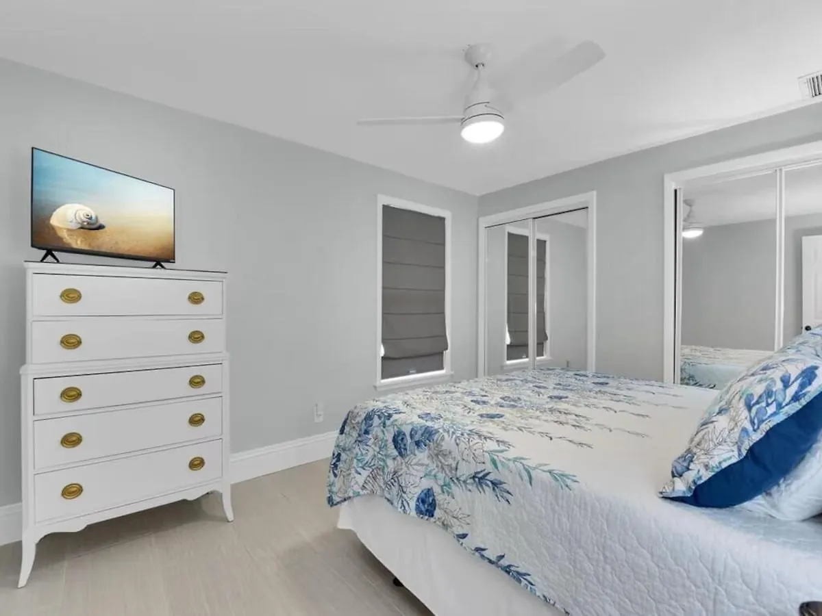 Heated Pool, Gulf Access, Dock, Tiki Hut - The Lucky Pelican - Roelens * Cape Coral
