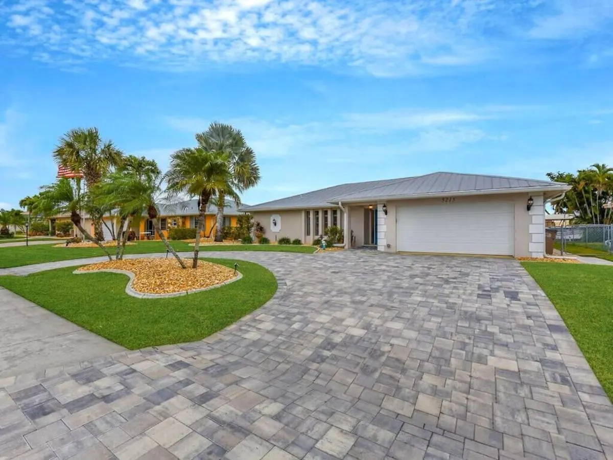 Heated Pool, Gulf Access, Dock, Tiki Hut - The Lucky Pelican - Roelens Holiday home