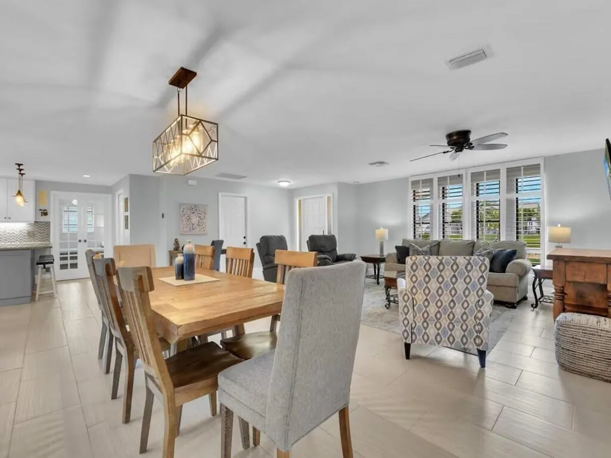 Heated Pool, Gulf Access, Dock, Tiki Hut - The Lucky Pelican - Roelens