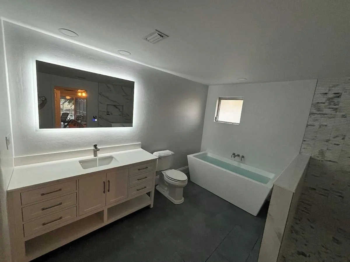 Heated Pool, Gulf Access, Dock, Tiki Hut - The Lucky Pelican - Roelens Holiday home Cape Coral