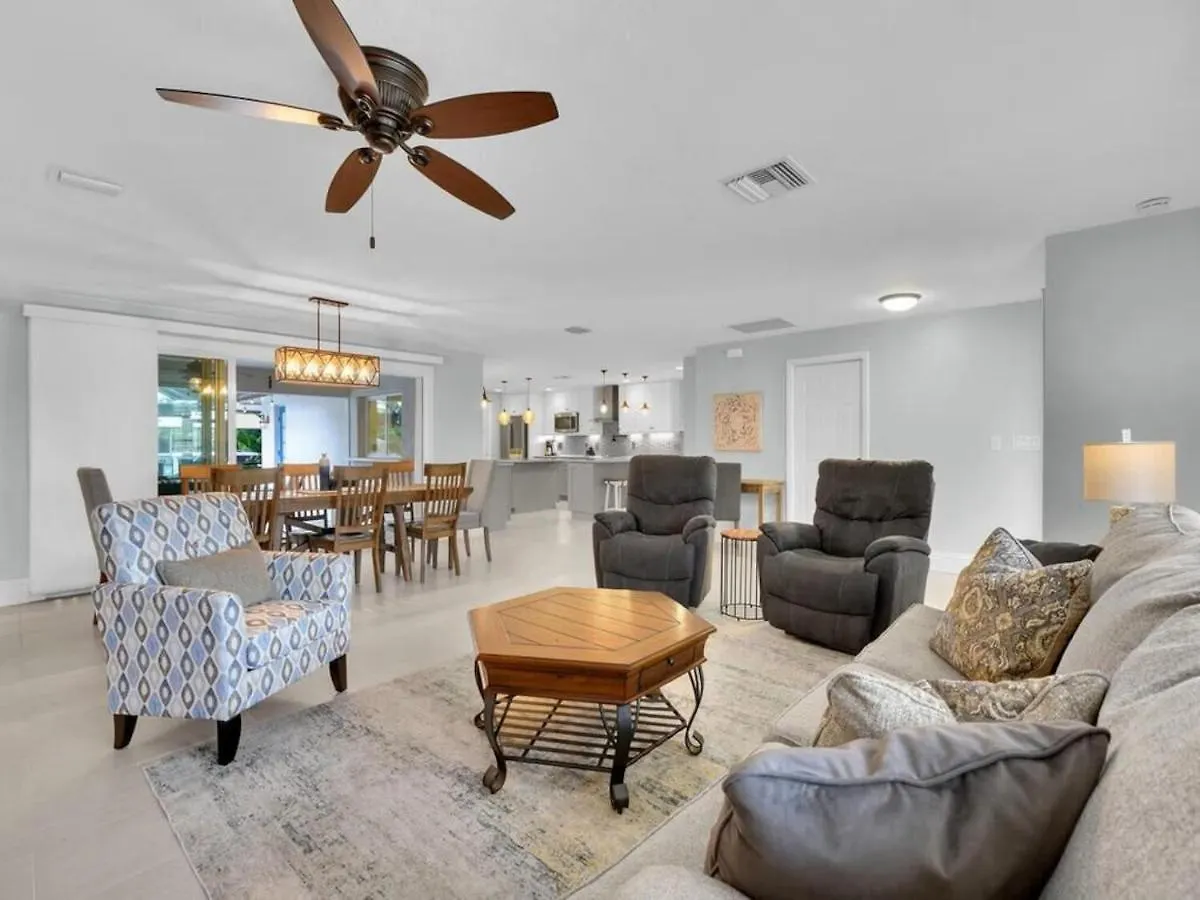 Heated Pool, Gulf Access, Dock, Tiki Hut - The Lucky Pelican - Roelens Holiday home
