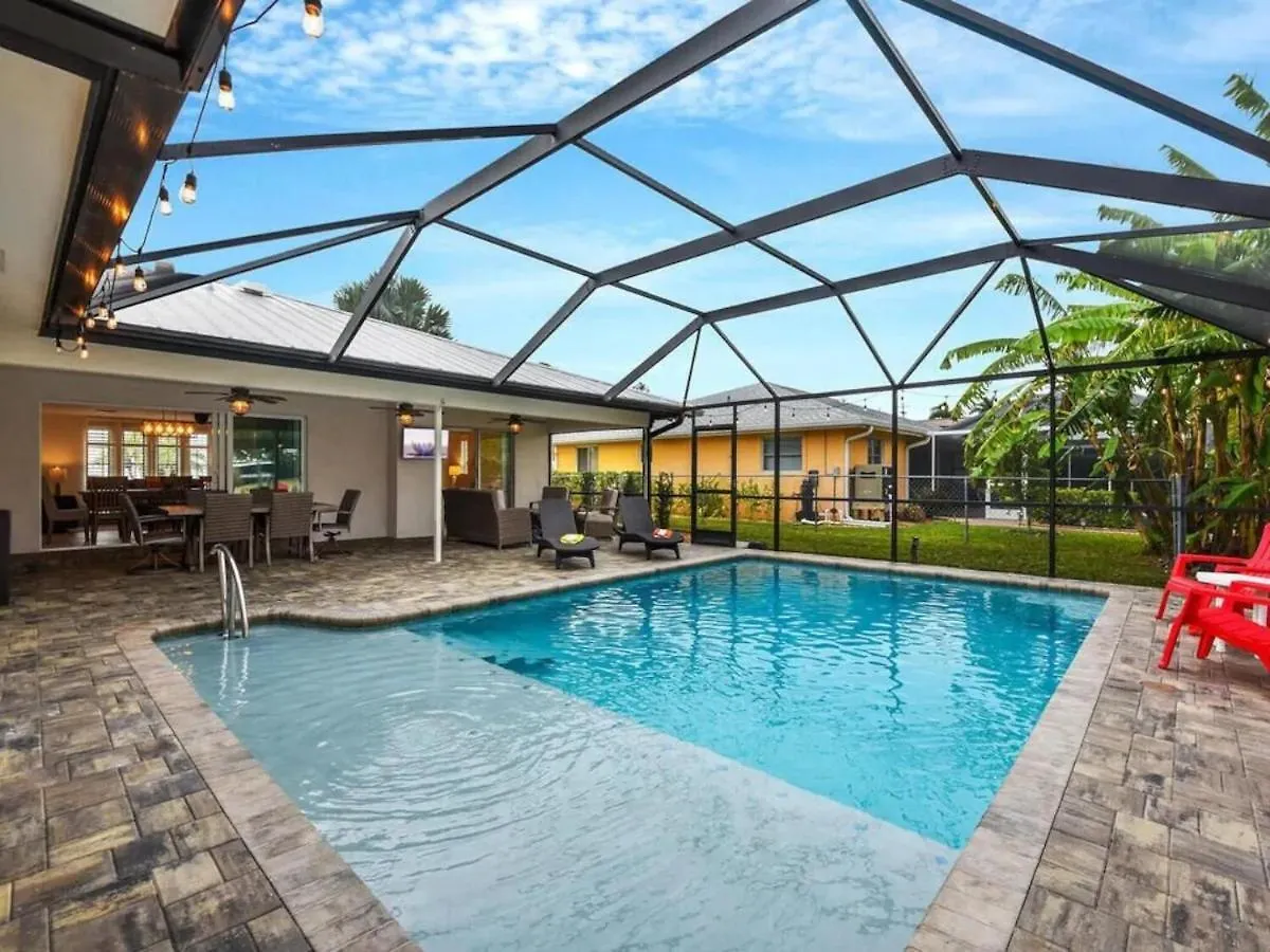 Holiday home Heated Pool, Gulf Access, Dock, Tiki Hut - The Lucky Pelican - Roelens