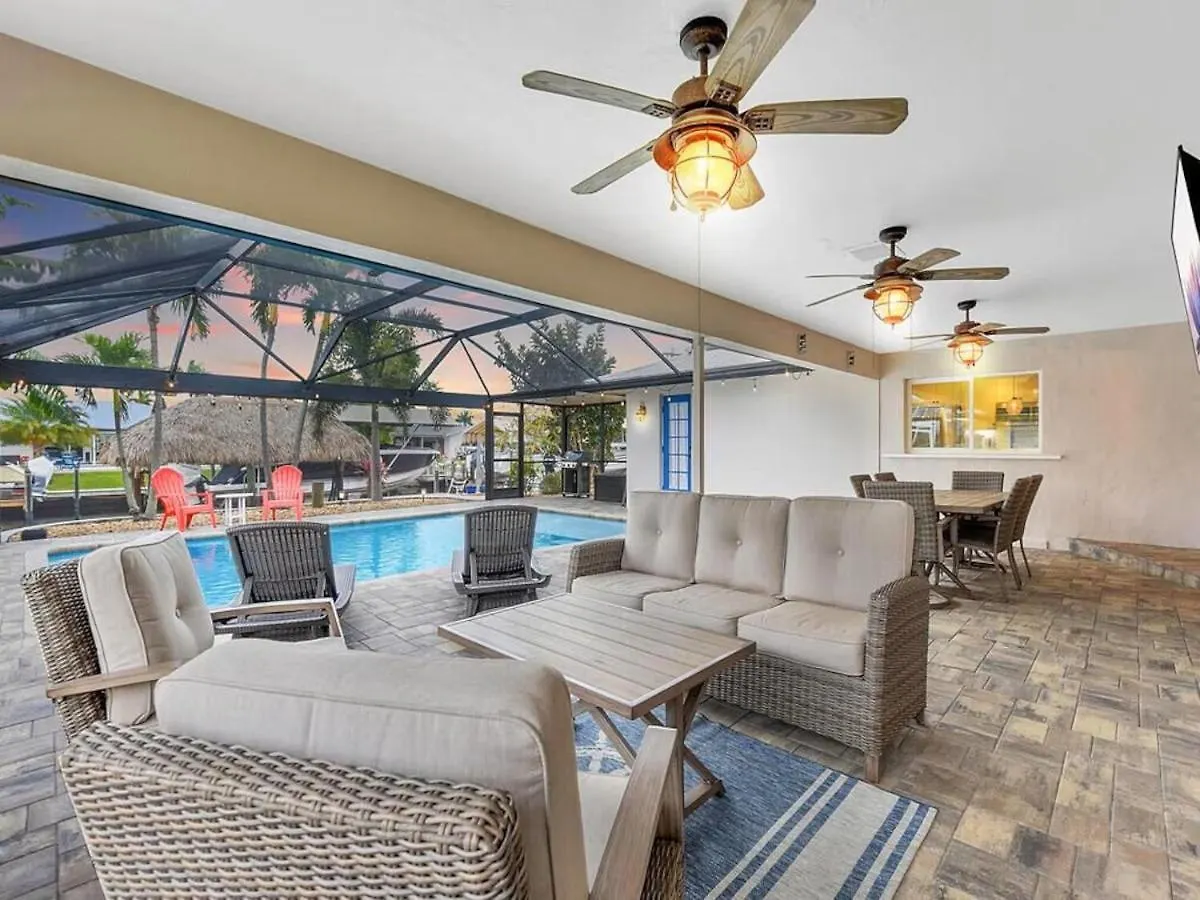 Holiday home Heated Pool, Gulf Access, Dock, Tiki Hut - The Lucky Pelican - Roelens Cape Coral