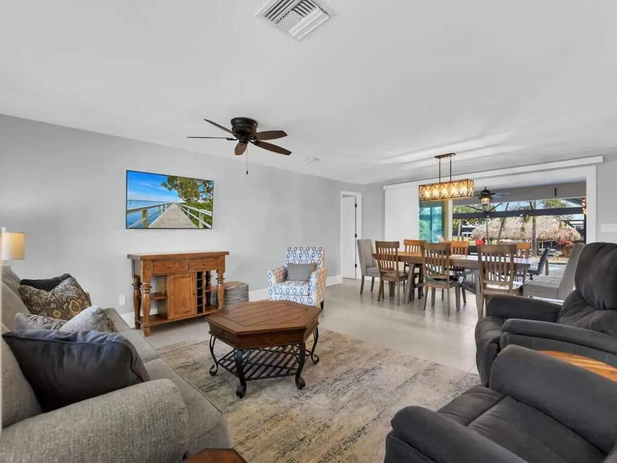 Heated Pool, Gulf Access, Dock, Tiki Hut - The Lucky Pelican - Roelens *